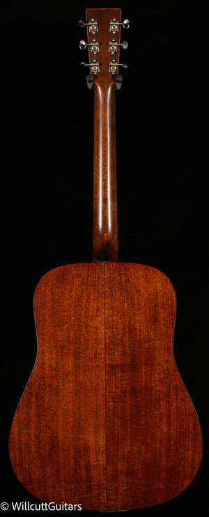 Martin D-18 (819)