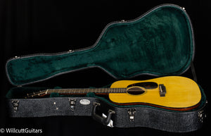 Martin D-18 (819)