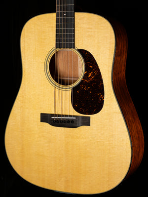 Martin D-18 (827)