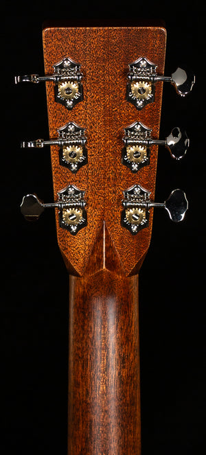 Martin Custom Shop 28 Style Dreadnought Willcutt Exclusive Large Soundhole Adirondack (256)