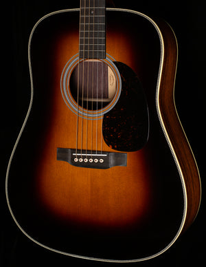 Martin HD-28 Sunburst 2024 Spec (310)
