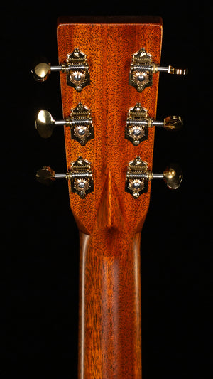 Martin D-28 Modern Deluxe (551)