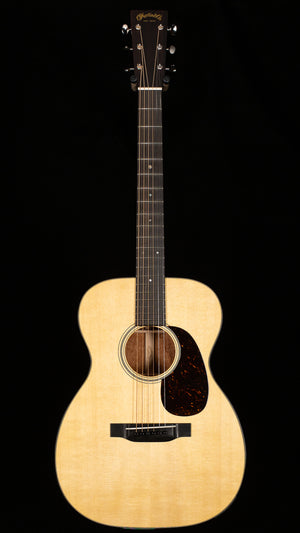 Martin Custom Shop Willcutt Exclusive 00 18 Style Adirondack/Quilted Mahogany (915)