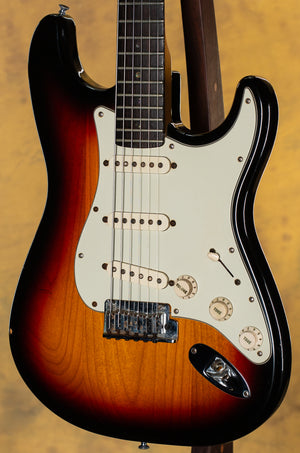 1998 Fender American Deluxe Stratocaster 3 Tone Sunburst
