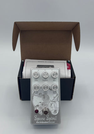 EarthQuaker Devices Space Spiral Modulated Delay Device