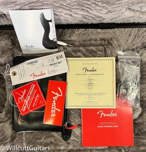 Fender Juanes Stratocaster Maple Fingerboard Luna White (533)