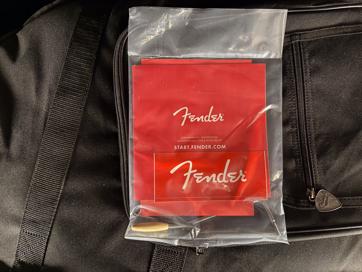 2022 Fender American Performer Stratocaster Rosewood Fingerboard Honey Burst