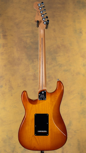 2023 Fender Limited Edition American Ultra Stratocaster Roasted Maple Honey Burst (983)