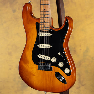 2023 Fender Limited Edition American Ultra Stratocaster Roasted Maple Honey Burst (983)