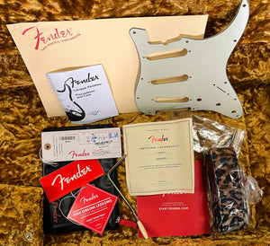 Fender Bruno Mars Stratocaster Maple Fingerboard Mars Mocha (280)