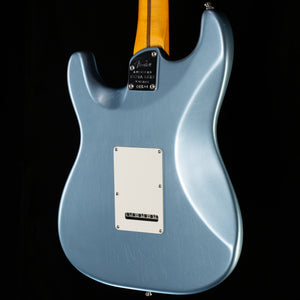 Fender American Ultra Luxe Vintage '60s Stratocaster Rosewood Fingerboard Ice Blue Metallic (344)