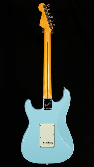 Fender Limited Edition American Professional Classic Stratocaster Fender Silent System, Daphne Blue (167)