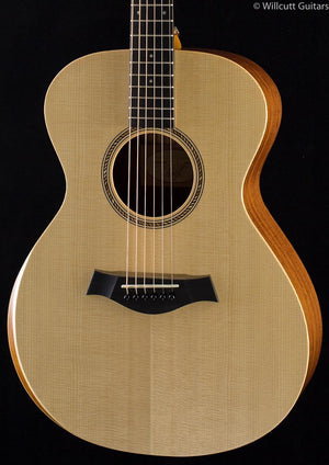 Taylor Academy 12 E Acoustic w/ Gig Bag