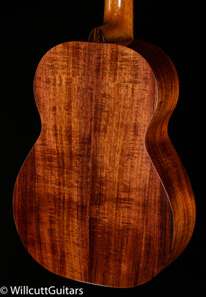 Kamaka HF-4 Baritone Ukulele with Case (096)