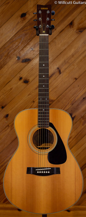 Yamaha USED FG-330 w/ chipboard case DEMO