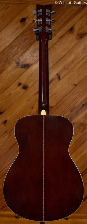 Yamaha USED FG-330 w/ chipboard case DEMO