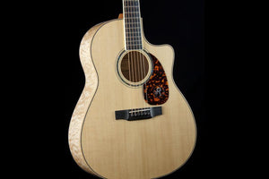 Larrivee LV-09 Quilted Maple Sophia Inlay (702)