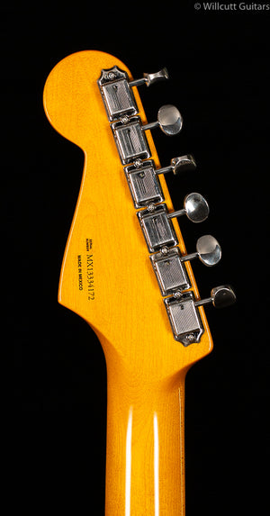 Fender Classic Series '60s Stratocaster Lacquer 3-Tone Sunburst