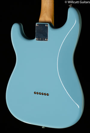 Fender Noventa Stratocaster Maple Fingerboard Daphne Blue