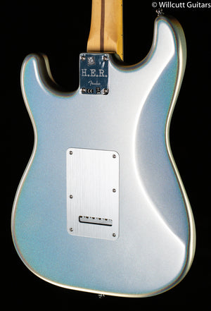 Fender H.E.R. Stratocaster Chrome Glow Maple Fingerboard (643)