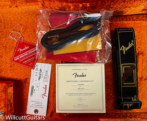 Fender Stevie Ray Vaughan Stratocaster, Pau Ferro Fingerboard, 3-Color Sunburst (715)