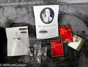 D'Angelico Deluxe Atlantic Baritone Satin Walnut (791)