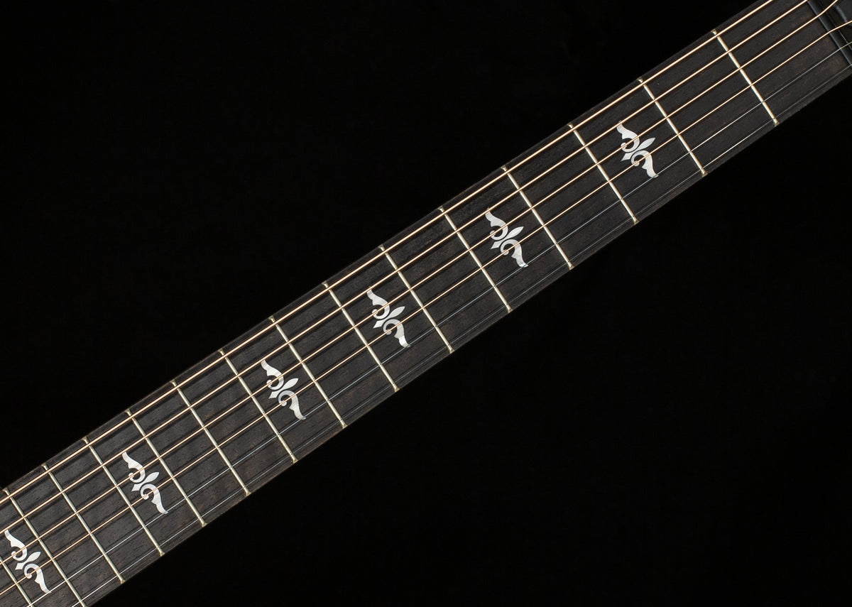 2020 New Old Stock Taylor E14ce V-Class (095)