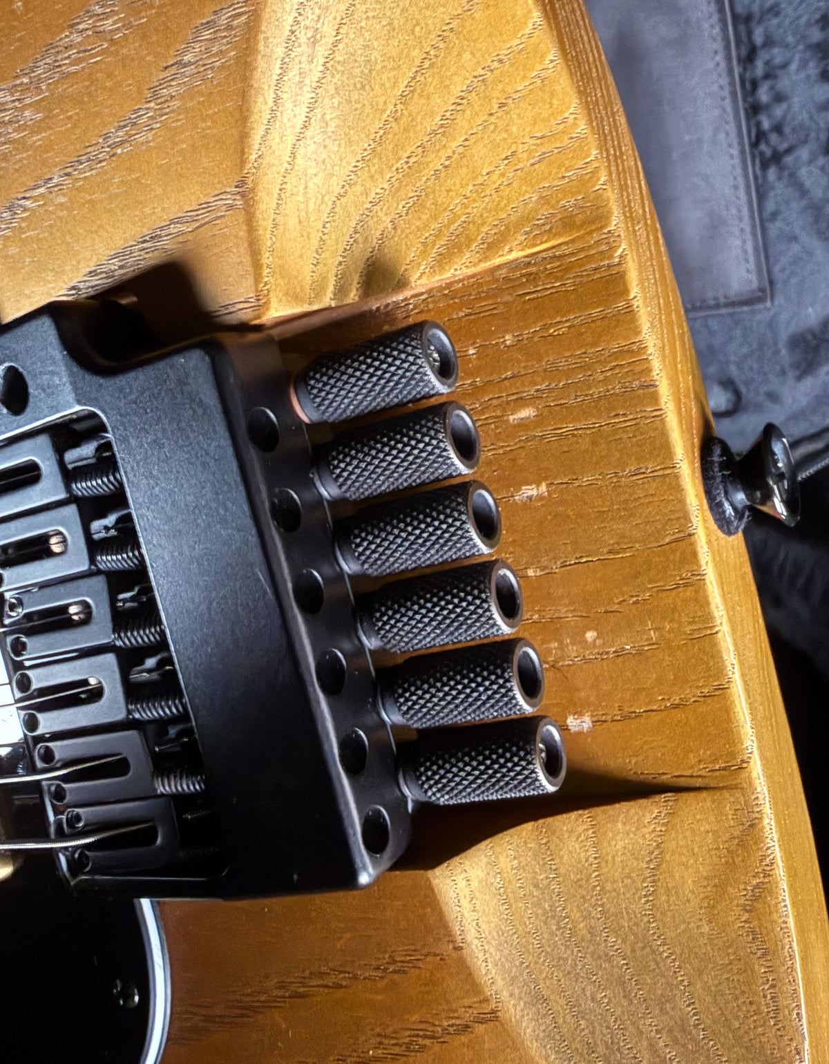 2021 Kiesel Delos Headless 6 Gold Top