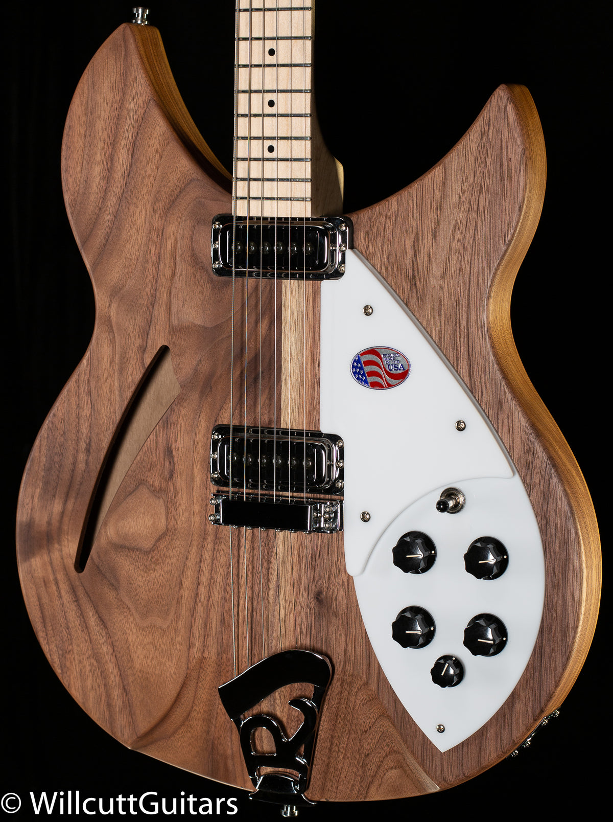 Rickenbacker 330W Walnut (001)