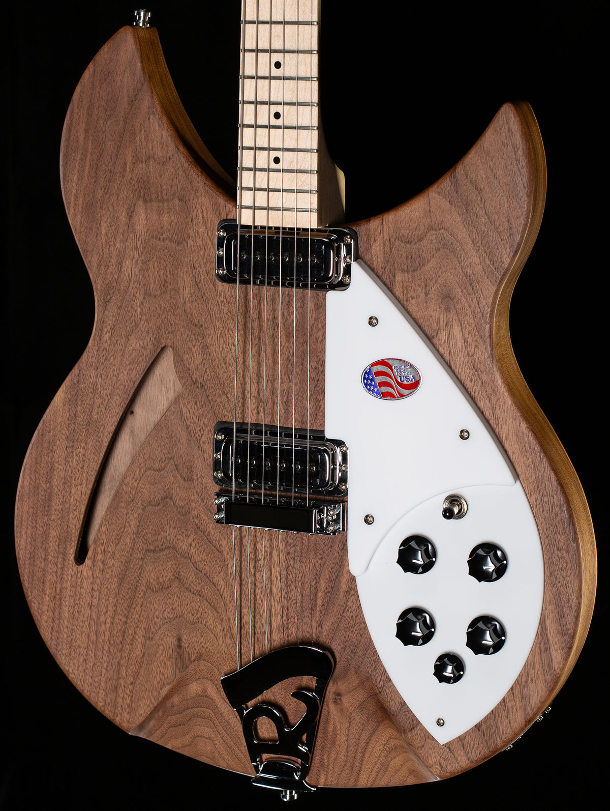 Rickenbacker 330W Walnut (761)
