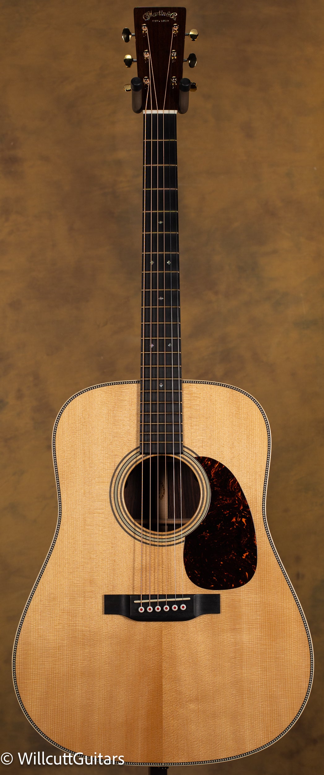 Martin D-28 Modern Deluxe