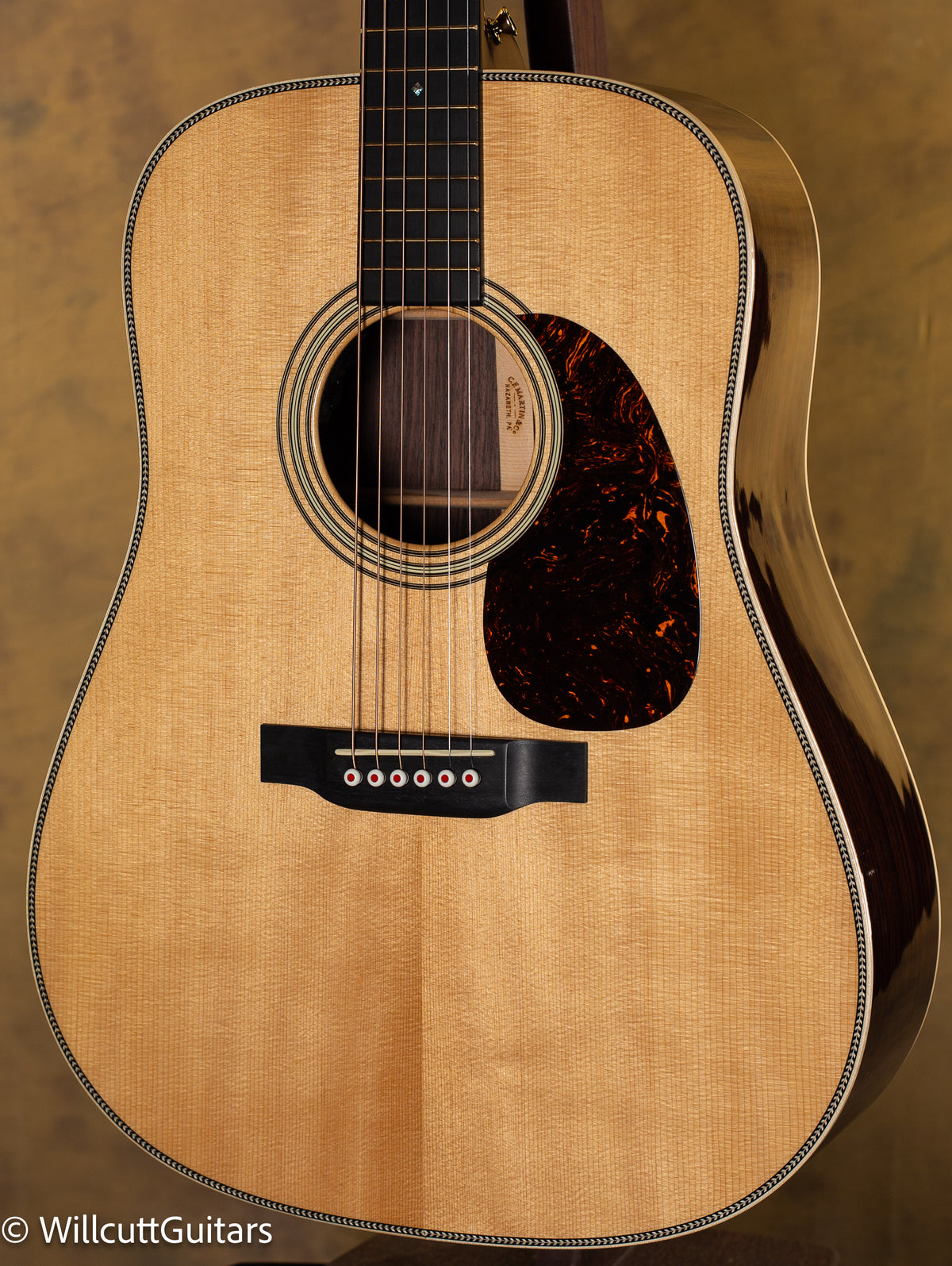 Martin D-28 Modern Deluxe