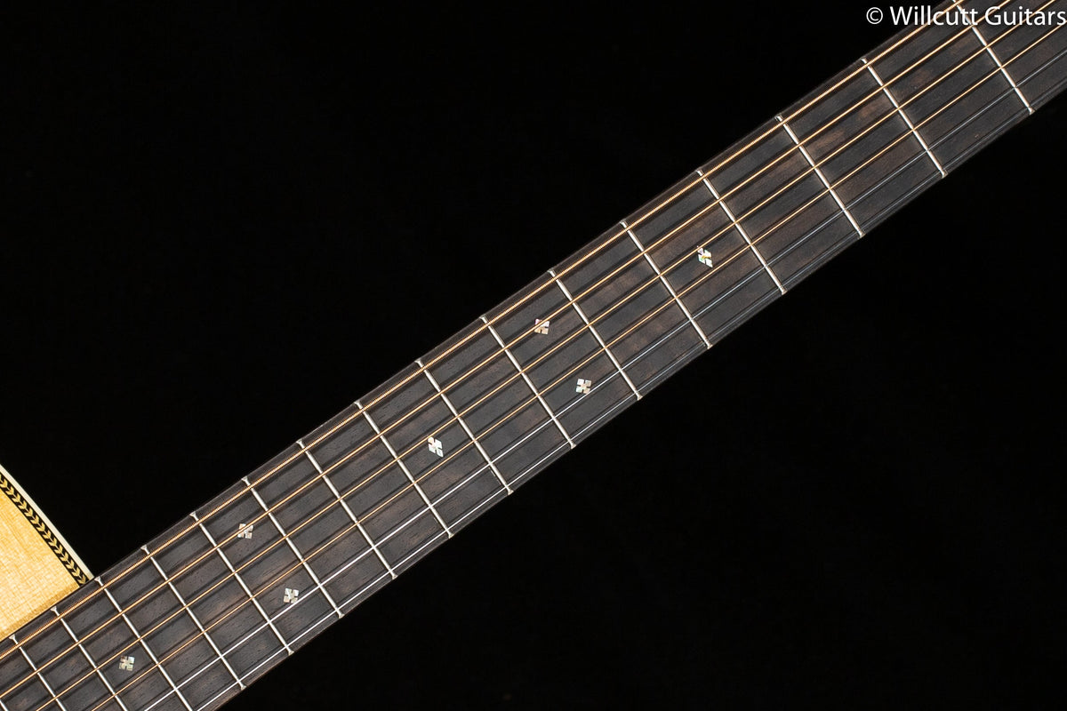 Martin HD-28 2024 Spec (576)