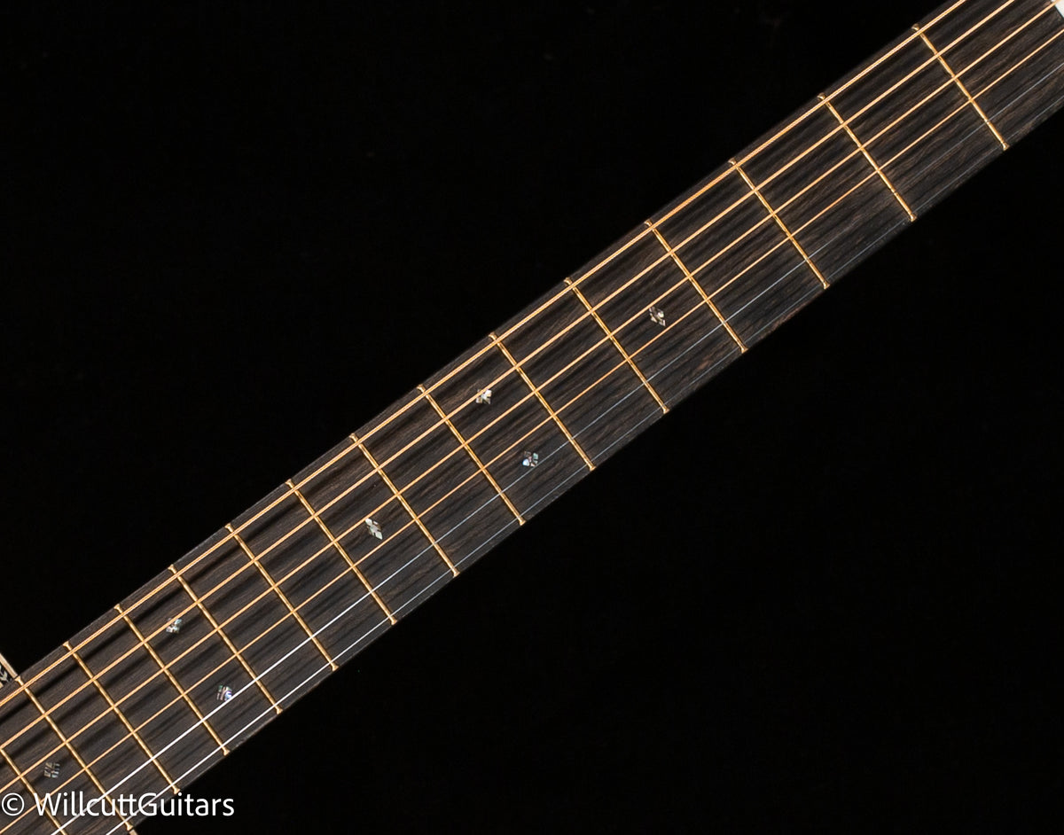 Martin D-28E Modern Deluxe (525)