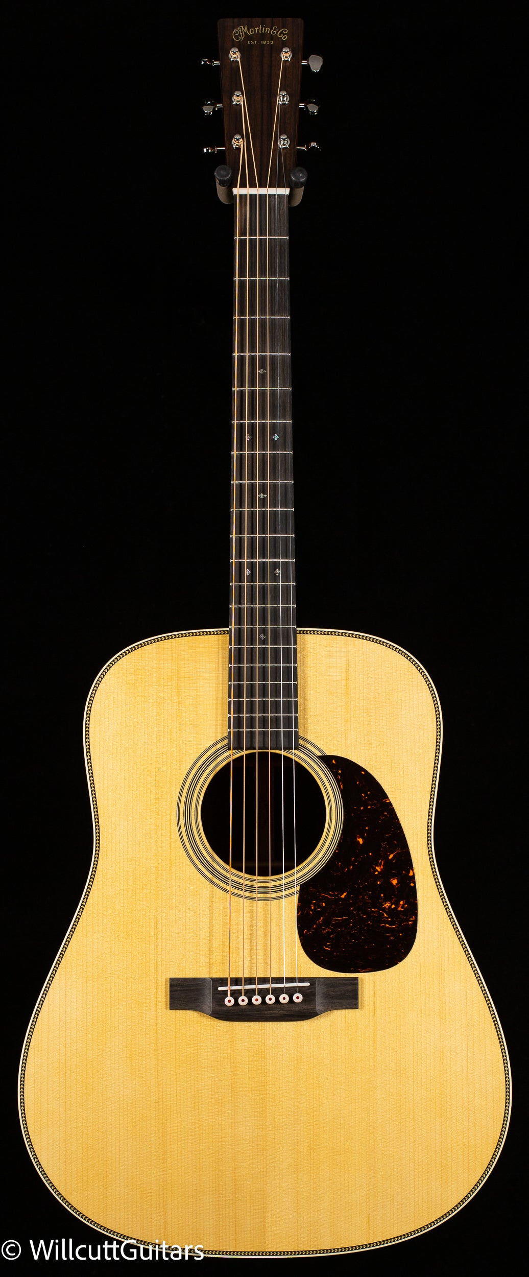 Martin HD-28 (550) STORE DEMO