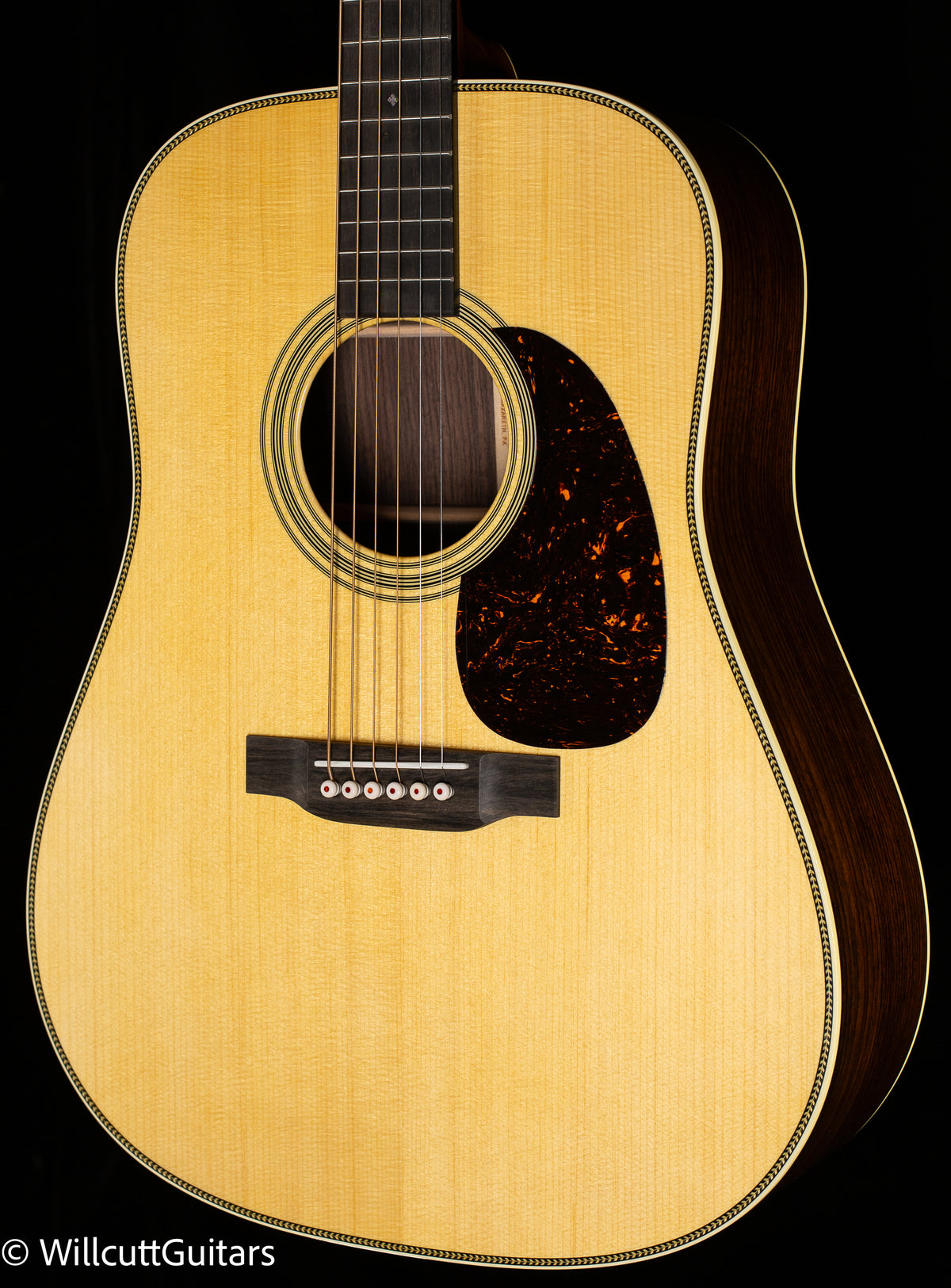 Martin HD-28 (550) STORE DEMO