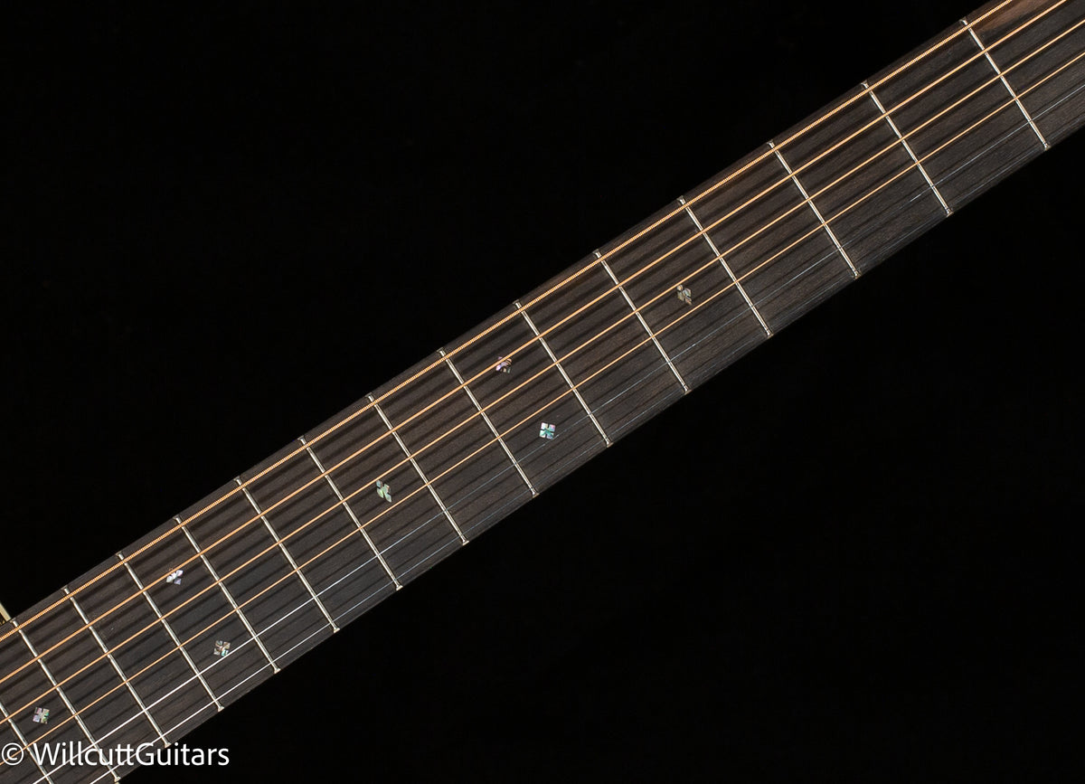 Martin HD-28 (550) STORE DEMO