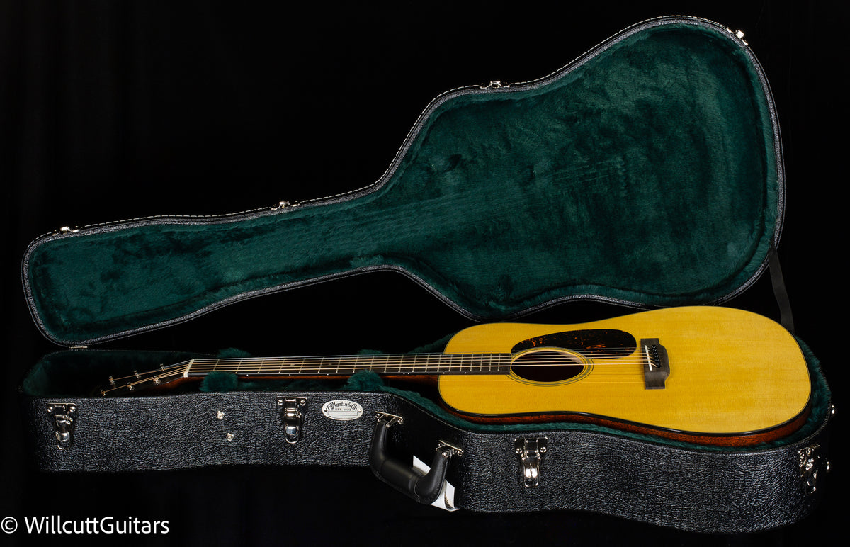 Martin D-18 (819)