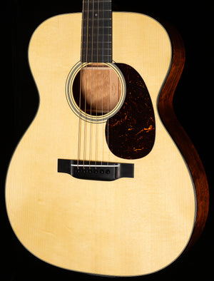 Martin Custom Shop Willcutt Exclusive 000 Style 18 Adirondack/Quilted Mahogany (032)