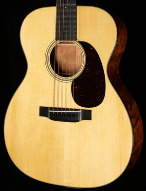 Martin Custom Shop Willcutt Exclusive 000 Style 18 Adirondack/Quilted Mahogany (033)