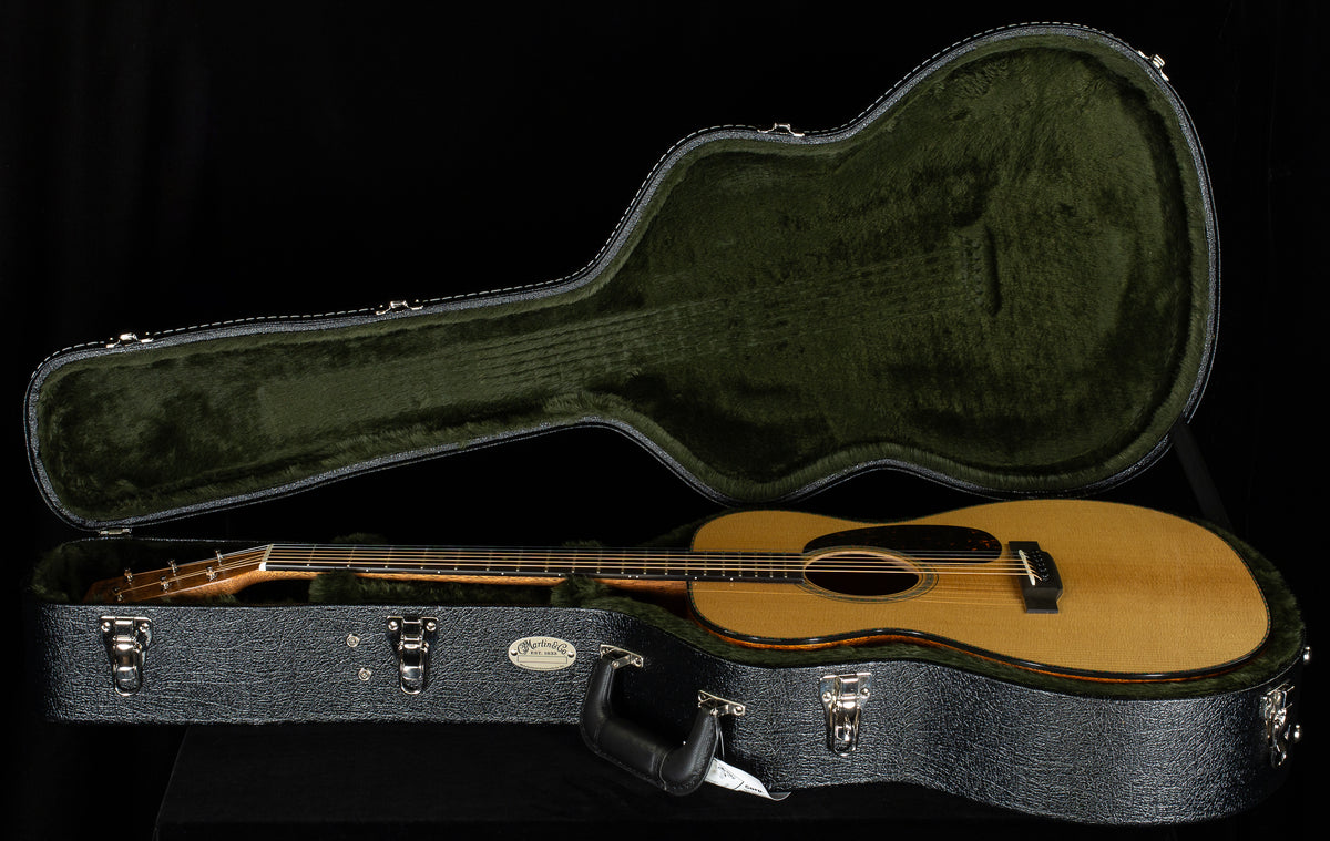 Martin Custom Shop Willcutt Exclusive OM Style 18 Sitka VTS/Flamed Mahogany (034)