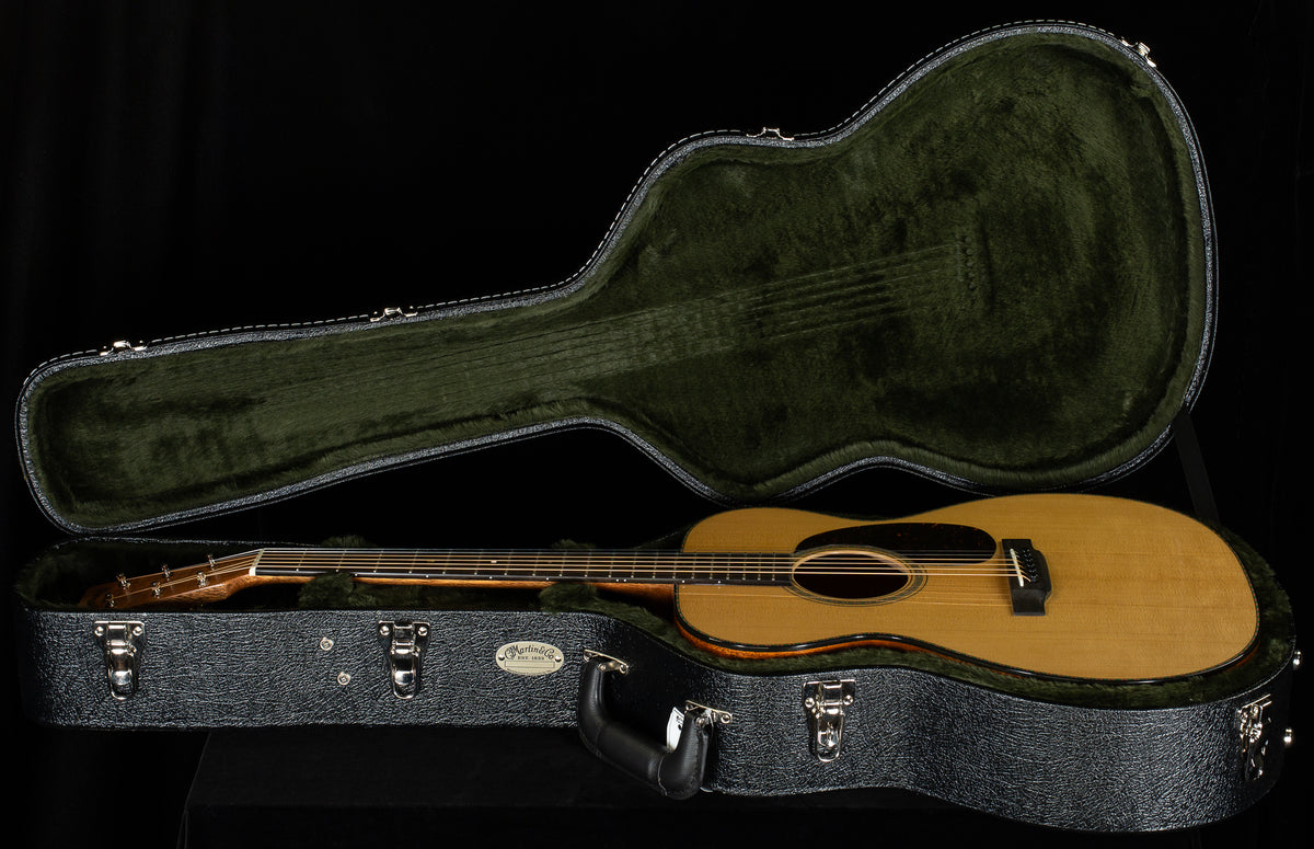 Martin Custom Shop Willcutt Exclusive OM Style 18 Sitka VTS/Flamed Mahogany (035)