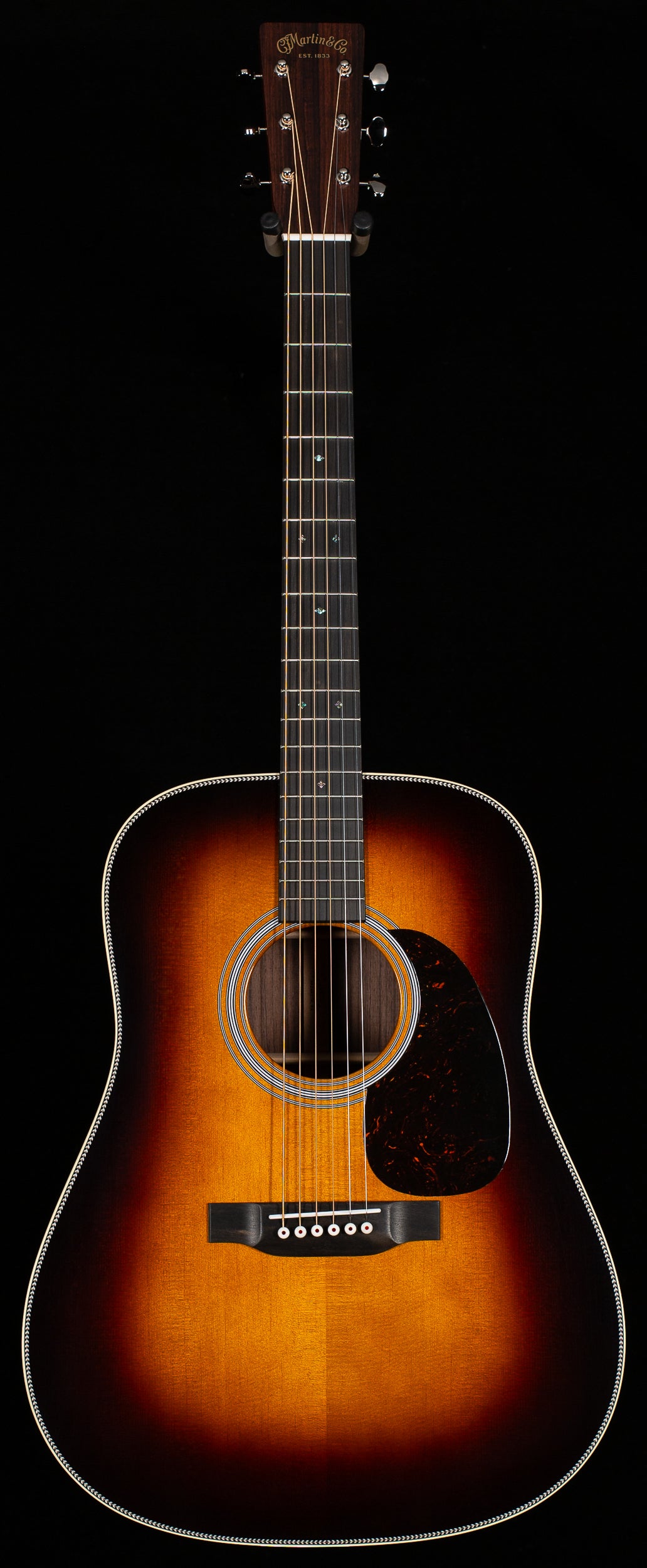 Martin HD-28 Sunburst 2025 Spec (226)