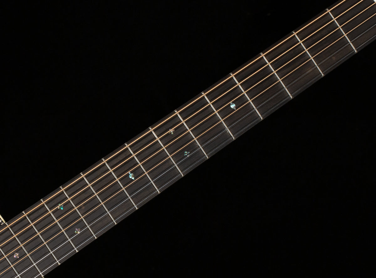 Martin HD-28 Sunburst 2025 Spec (226)