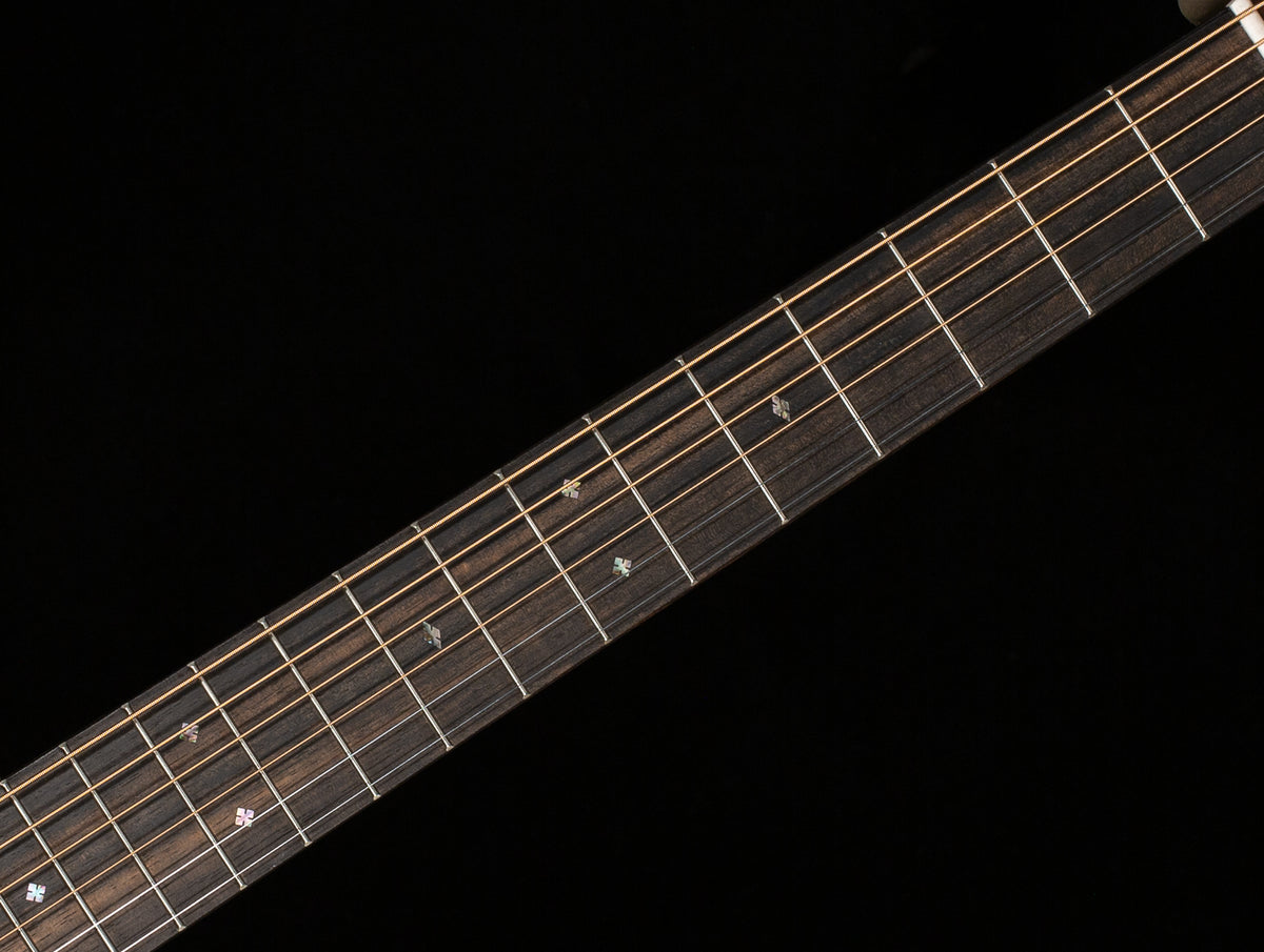 Martin 000-28 Sunburst 2025 Spec (231)