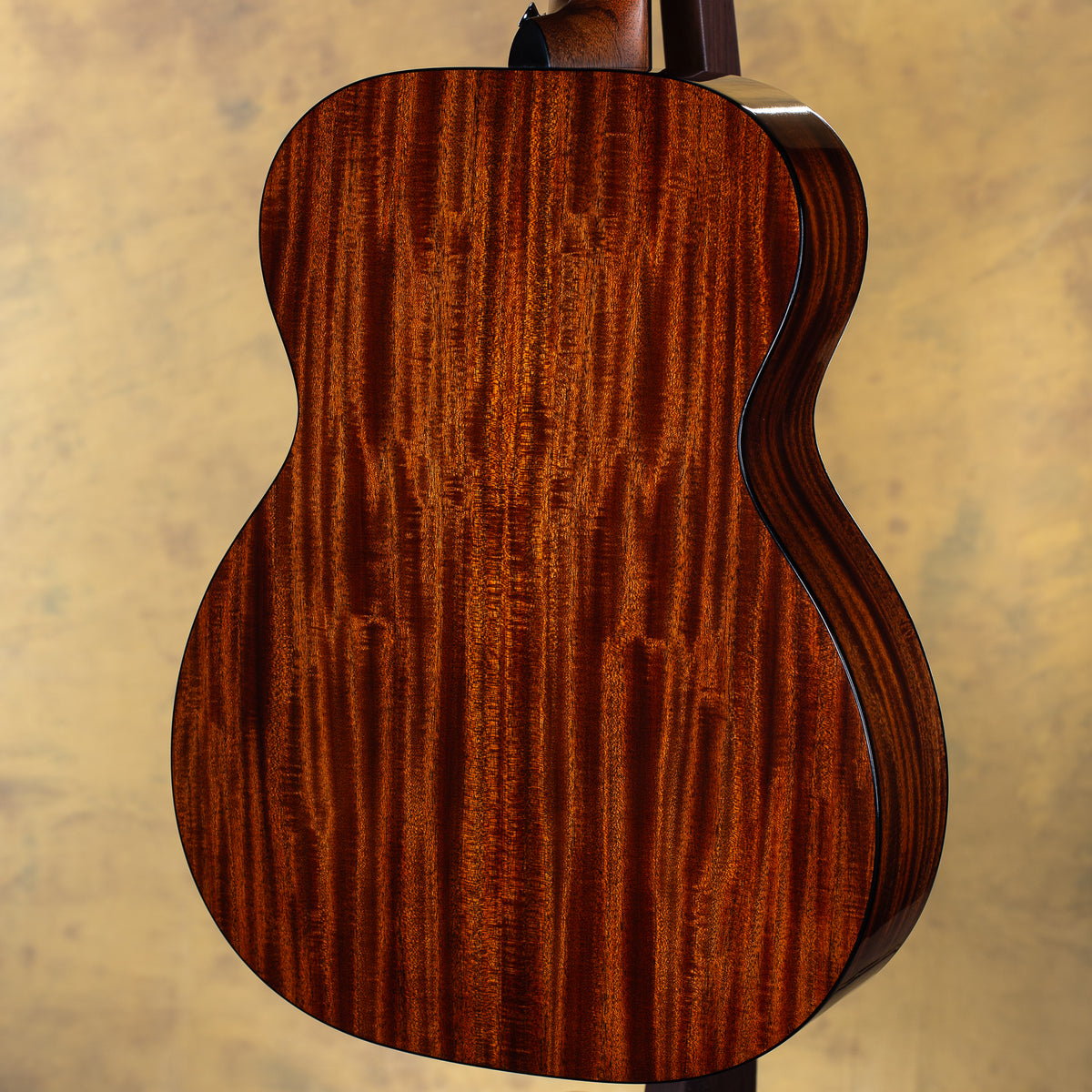 2023 Martin 000e Retro Plus