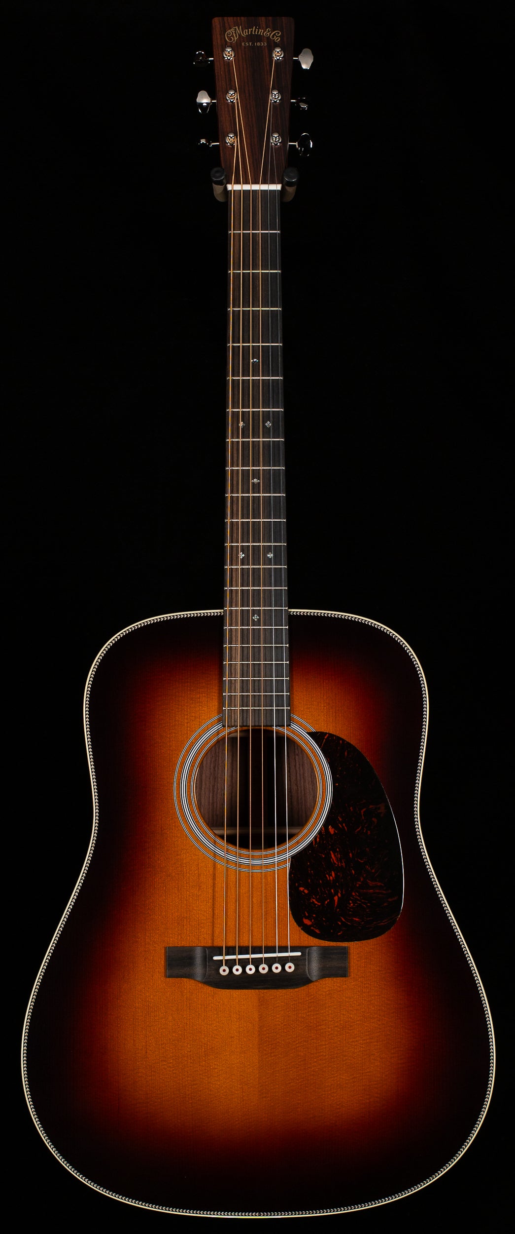 Martin HD-28 Sunburst 2025 Spec (050)