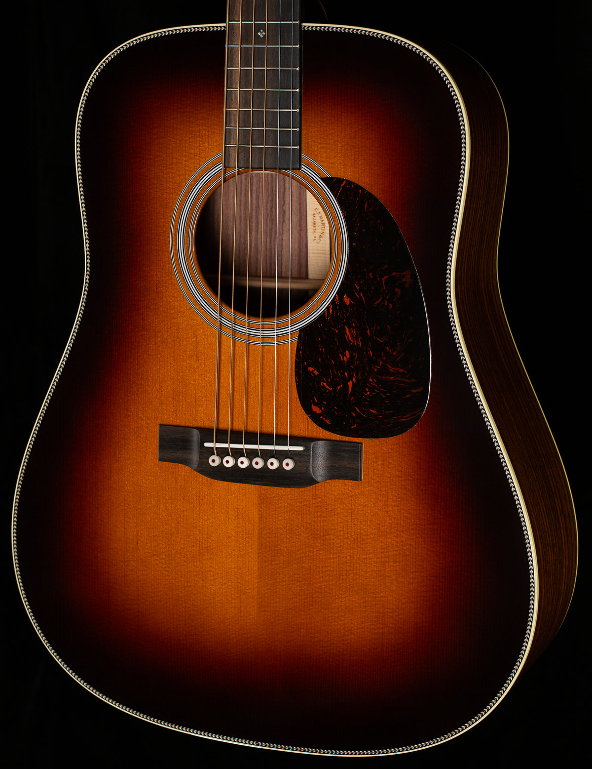 Martin HD-28 Sunburst 2025 Spec (050)