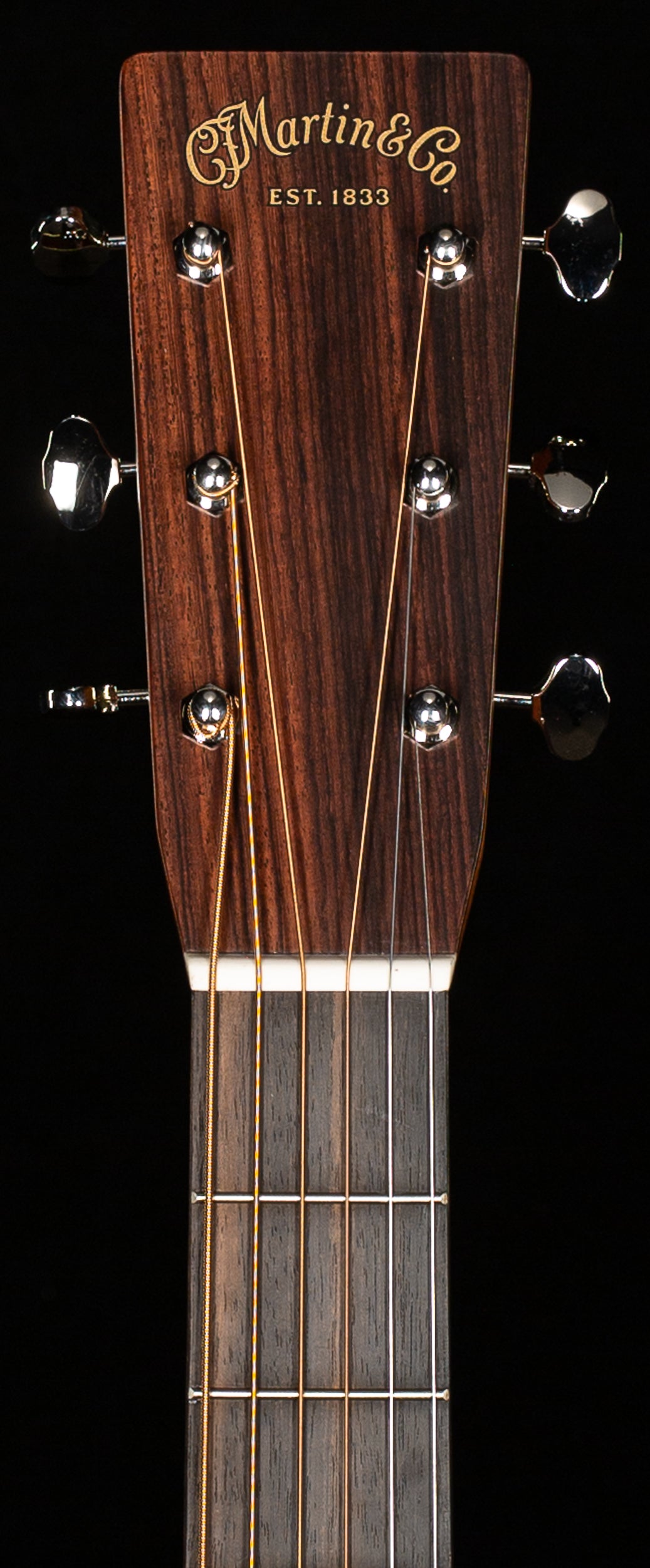 Martin HD-28 Sunburst 2025 Spec (050)