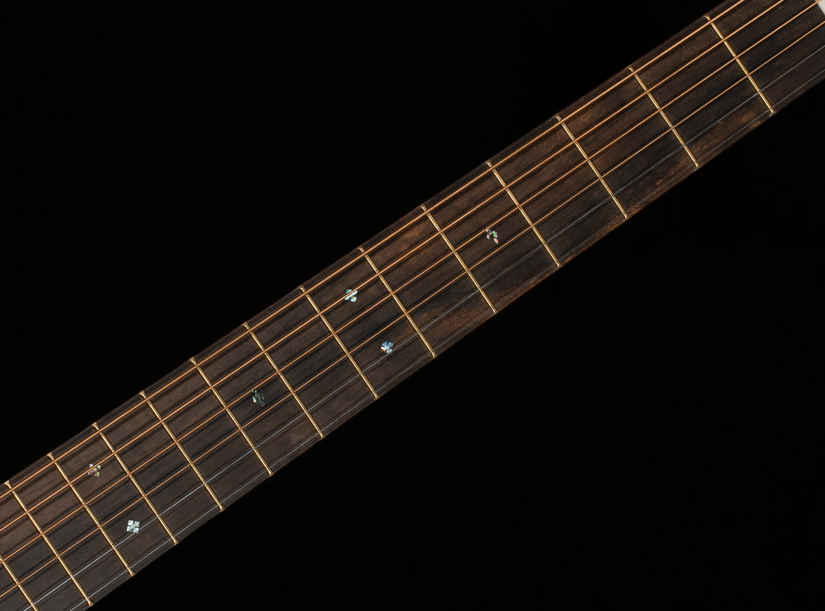 Martin D-28 Modern Deluxe (551)
